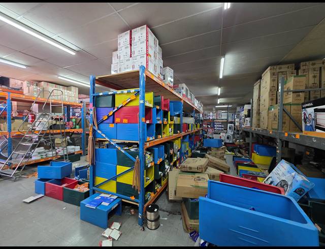 3,434M² WAREHOUSE FOR SALE IN AMALGAM